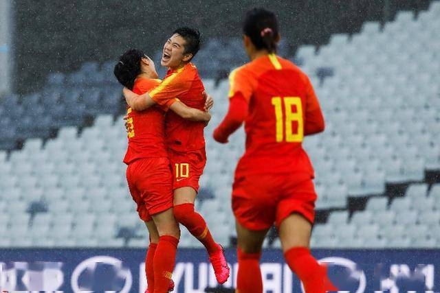  阿森纳女足夺冠，男足士气受鼓舞  