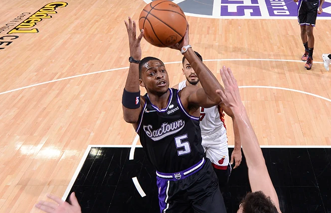  福克斯关键抢断助攻国王加时险胜勇士保留季后赛悬念