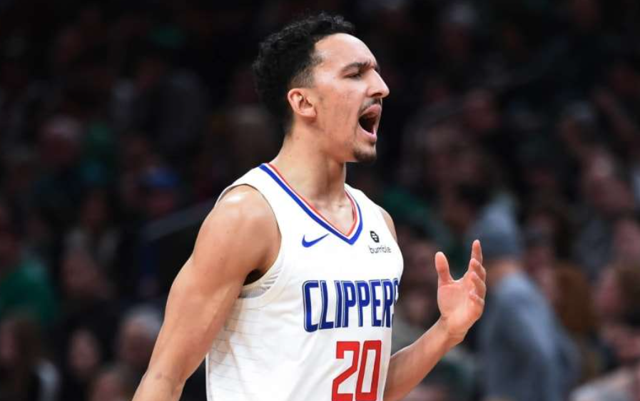  东契奇超远三分绝杀，独行侠险胜快船队