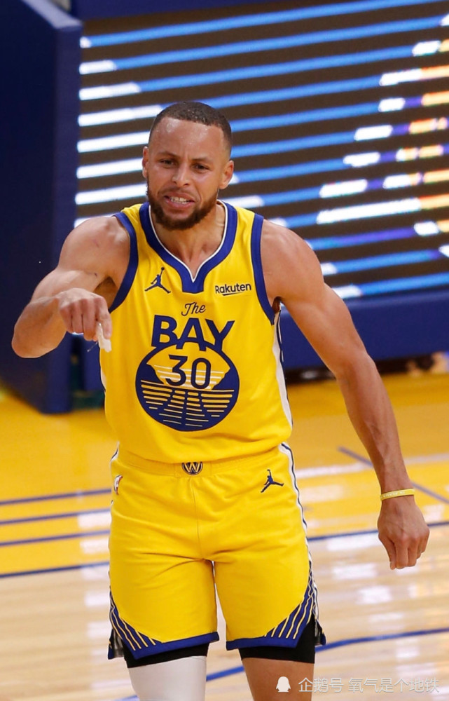  塔图姆全面发挥凯尔特人击败尼克斯止住连败